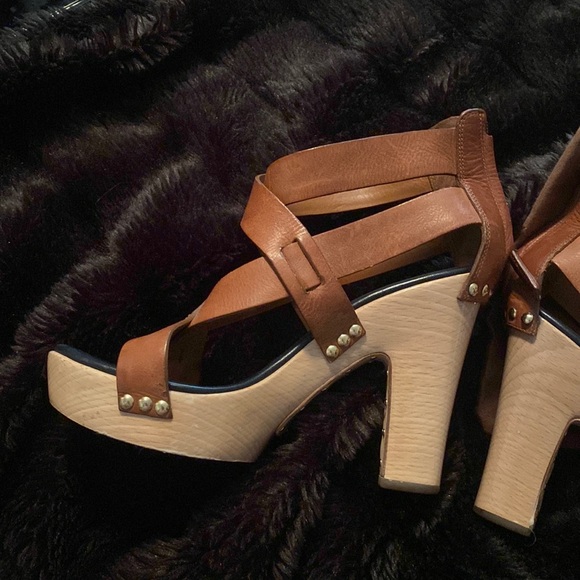 Givenchy - Picture 2 of 7